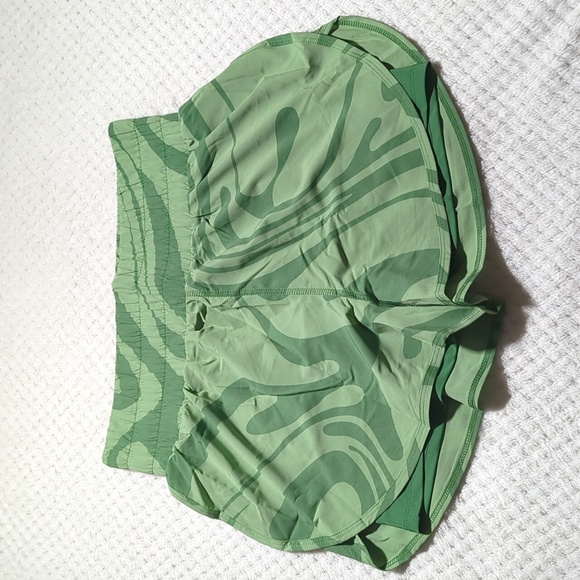 Vitality X Cosmopolitan Vista Shorts - Picture 2 of 7